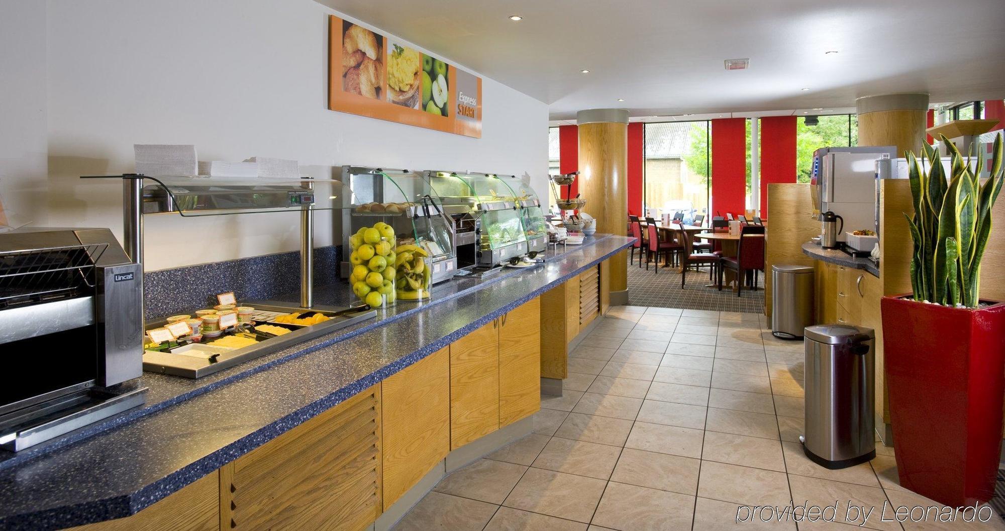 Holiday Inn Express Bath, An Ihg Hotel Restaurant photo